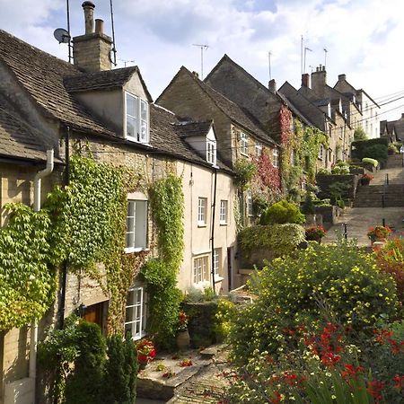 Well Cottage: A Cotswold Cottage At The Heart Of The Village Of Crudwell Esterno foto