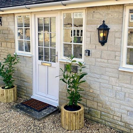 Well Cottage: A Cotswold Cottage At The Heart Of The Village Of Crudwell Esterno foto
