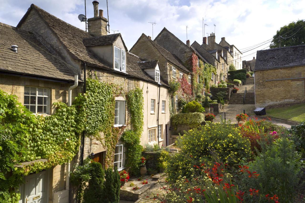 Well Cottage: A Cotswold Cottage At The Heart Of The Village Of Crudwell Esterno foto