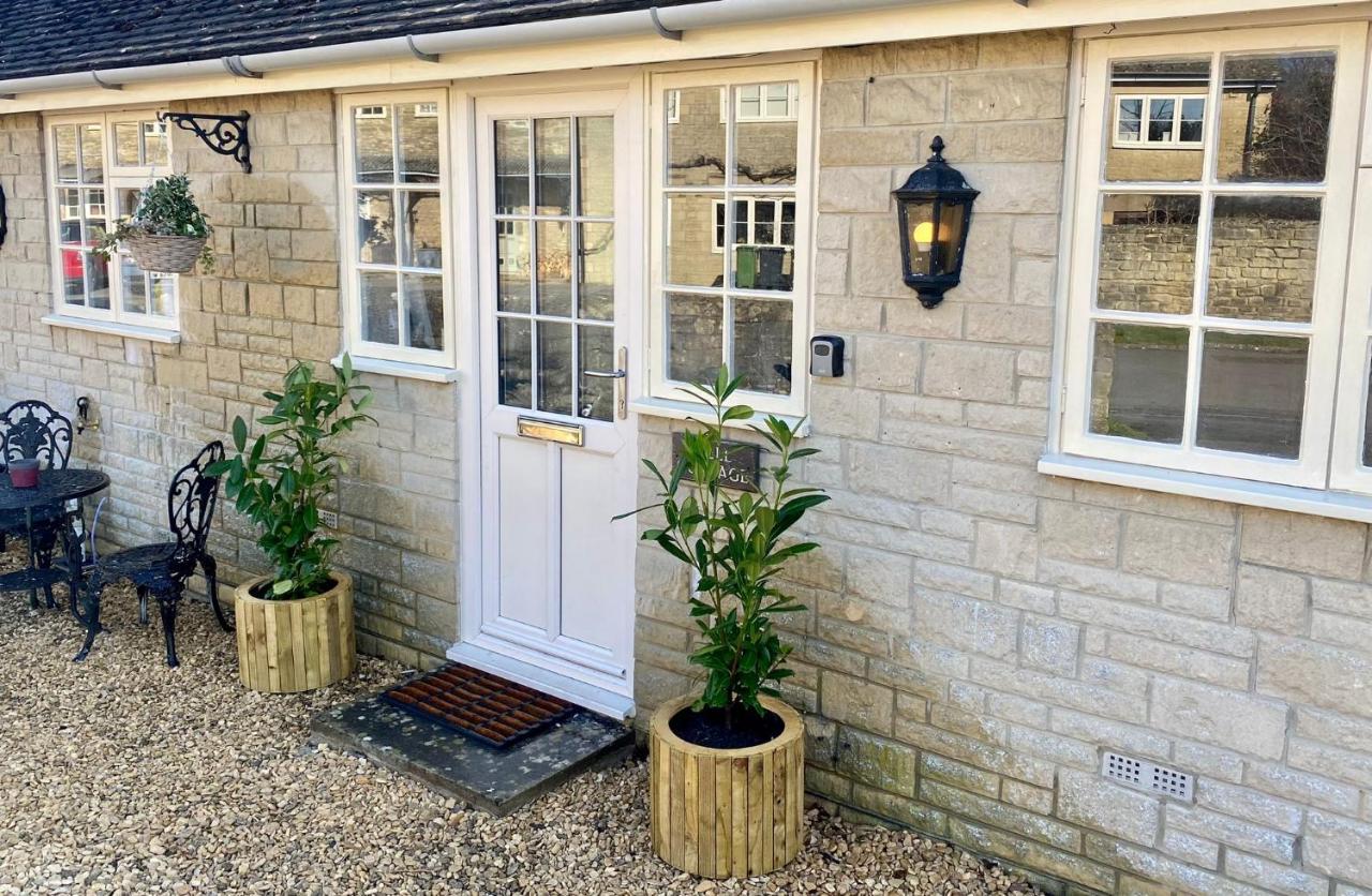 Well Cottage: A Cotswold Cottage At The Heart Of The Village Of Crudwell Esterno foto