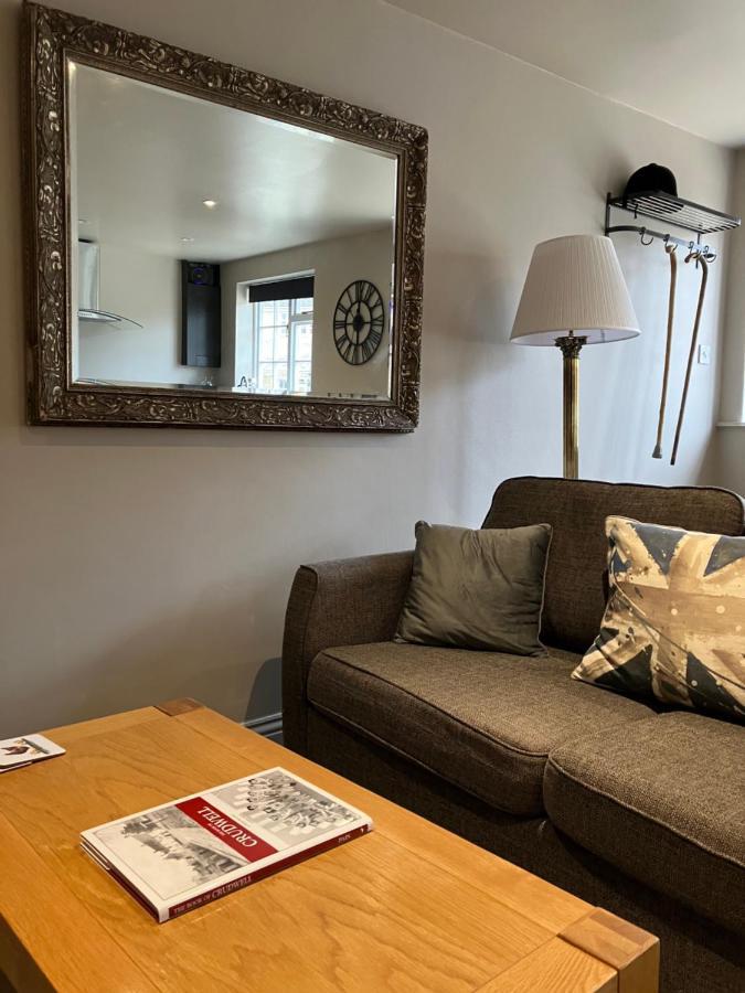 Well Cottage: A Cotswold Cottage At The Heart Of The Village Of Crudwell Esterno foto